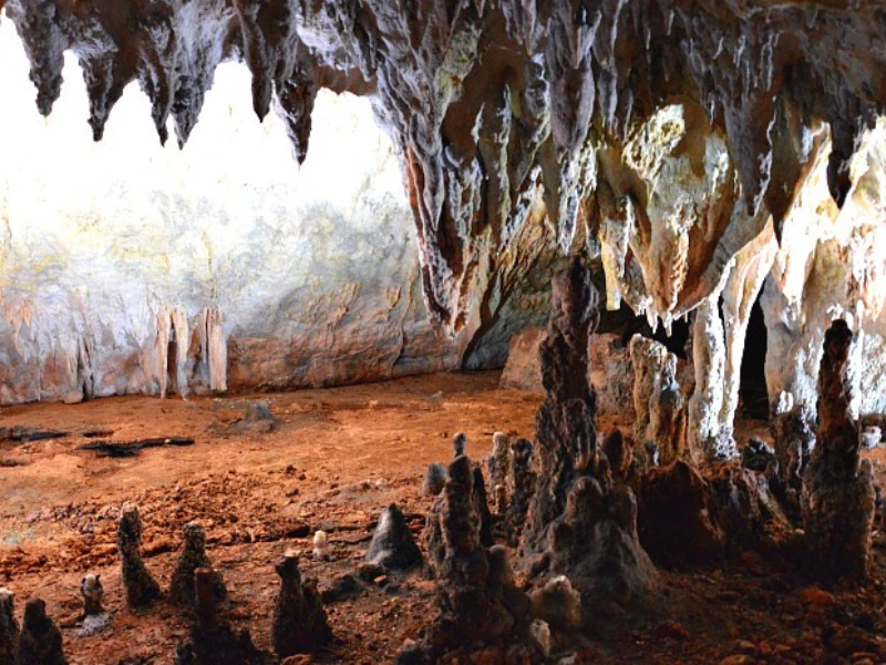 Spectacular rock formations Angel caves Pertosa Cilento
