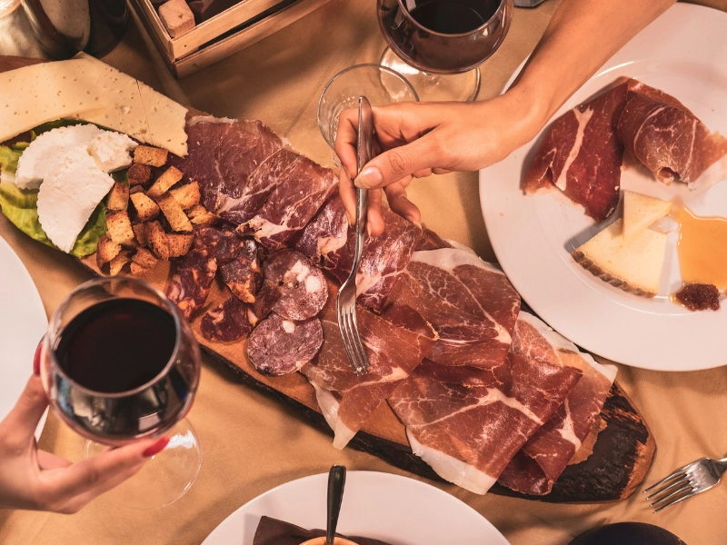 Antipasti contadini per il cenone di San Silvestro in agriturismo Campania