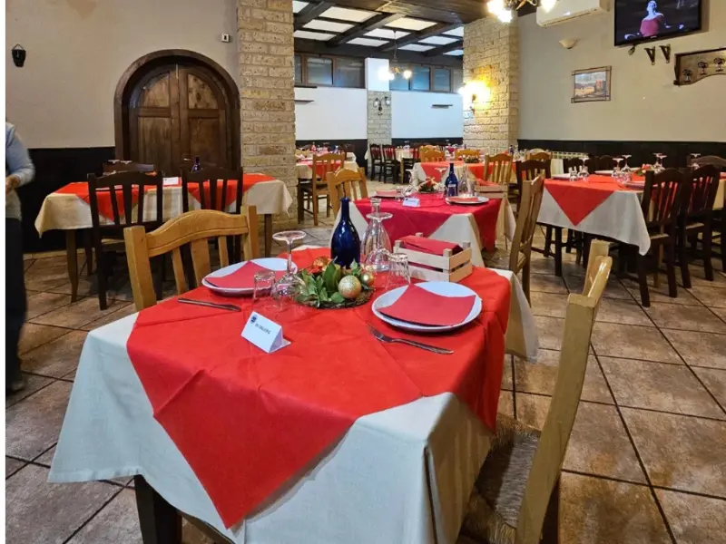 Sala in festa per il cenone di San Silvestro in agriturismo Campania