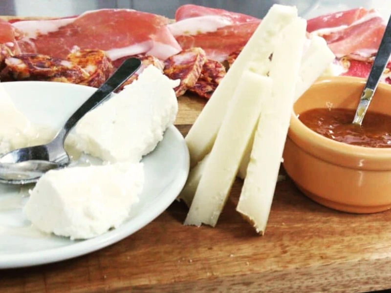 Formaggi pecorini di produzione locale