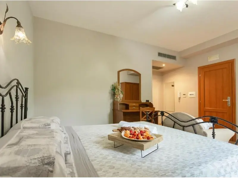Letto matrimoniale confortevole camere agriturismo Campania