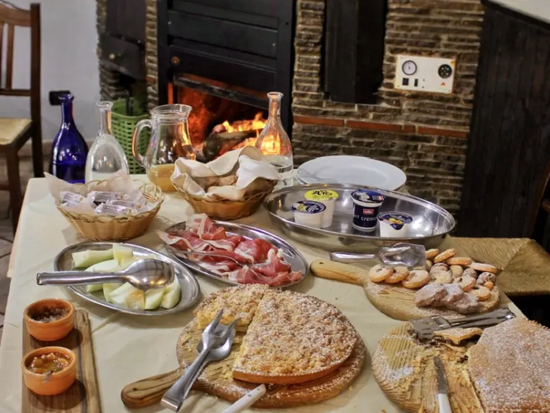 Prodotti tipici campani per colazione agriturismo