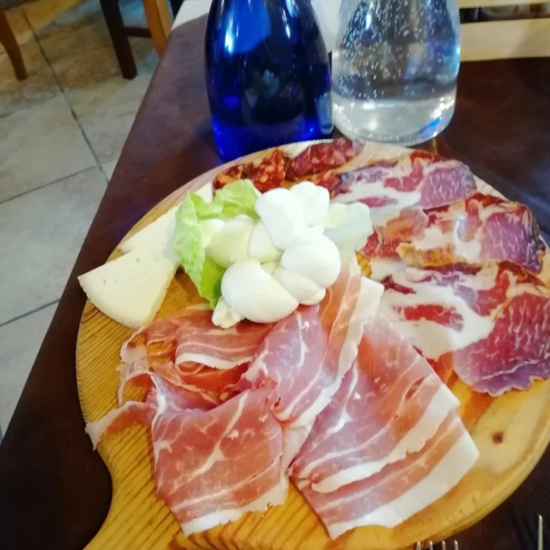 Antipasti contadini per cena romantica di San Valentino in agriturismo