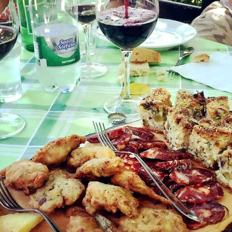 Calici di vino naturale per San Valentino in agriturismo vicino Salerno