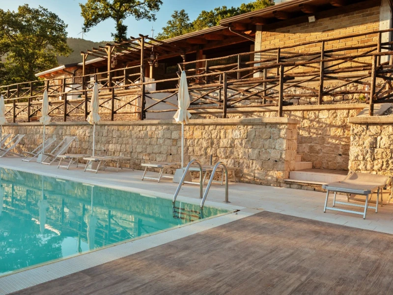 Tramonto estate piscina agriturismo Campania romantico